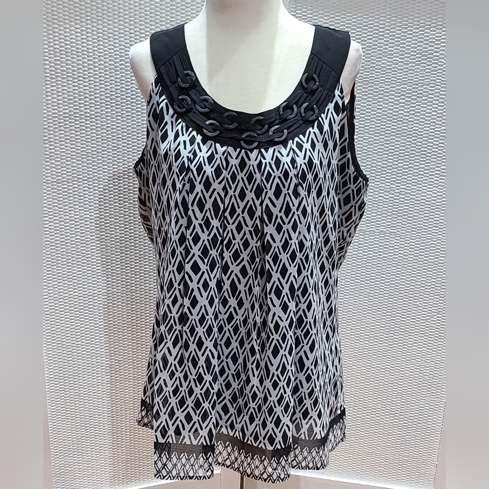 Dress Barn Size Large Black and White Sleeveless Geometric Women's Top - Picture 1 of 2